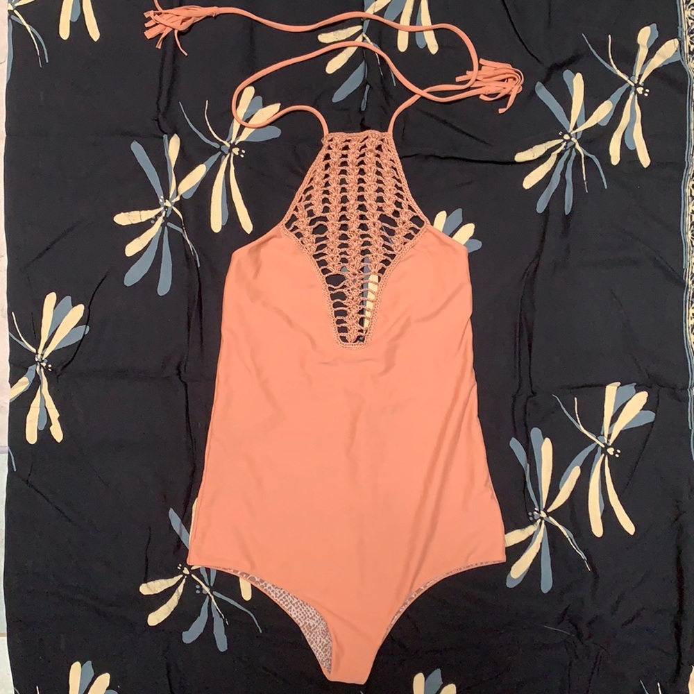 Acacia One Piece